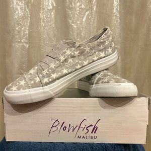 Blowfish Marley stars canvas slip on sneakers, Light Gray Size 8.5
